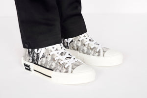 B23 High-Top Sneaker • White and Black Dior Oblique Canvas